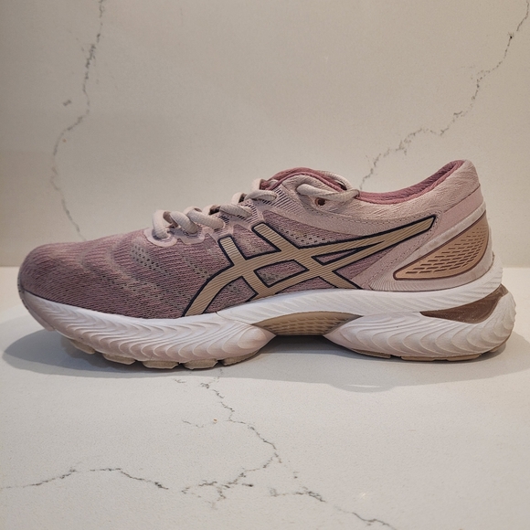 Asics Gel-Nimbus 22 Running shoes - Women's size 9. - Picture 3 of 10